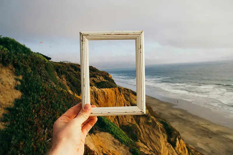 Cadre devant un paysage de plage