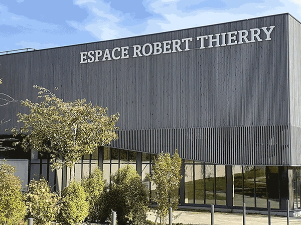Bâtiment espace Robert Thierry situé à Noisy-le-Roi